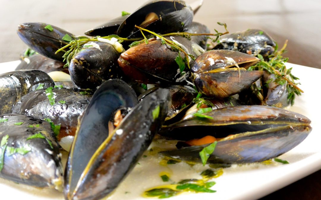 Mussels with Wine, Garlic and Thyme